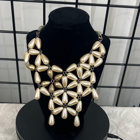 INC International Concepts Jewelry - VINTAGE INC Elegant Mixed Pearl Teardrop Bib lStatement Necklace - Gold Tone